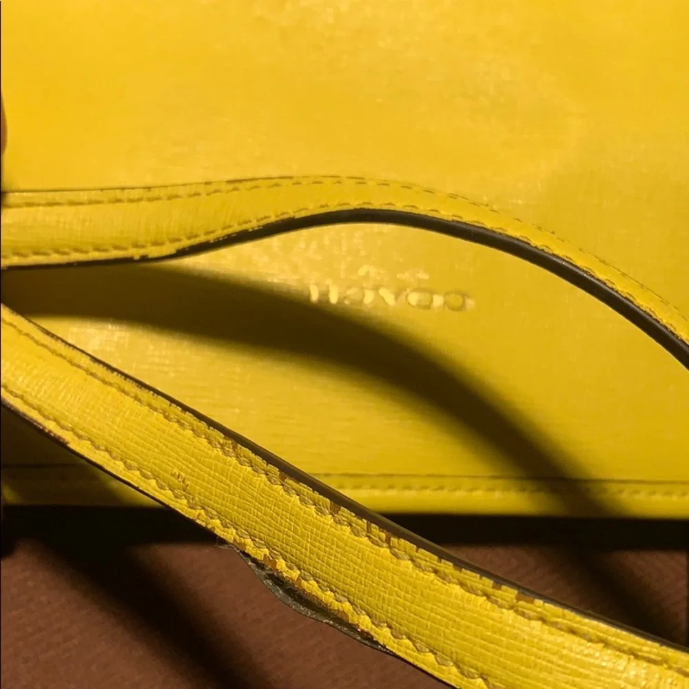 Coach leather zipper Neverfull tote w/metal tag